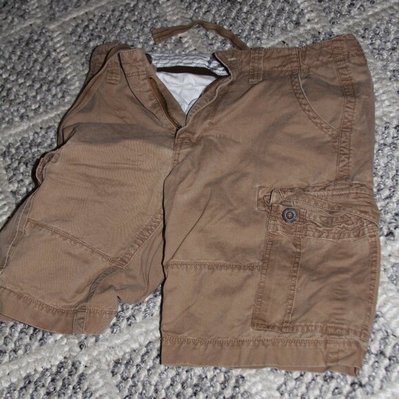 Boden Other - Men's Kakhi Cargo Boden Shorts size 32